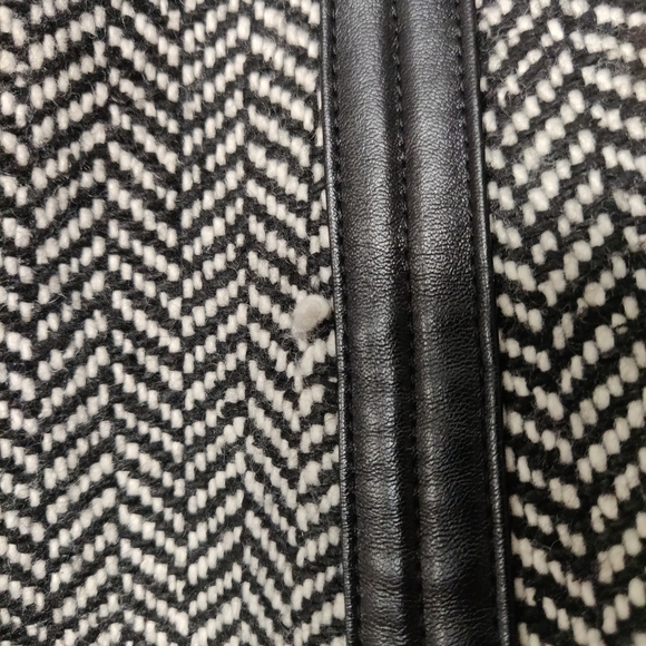 Joe Fresh Herringbone Tweed Black and White Mini Skirt Size 2 - Picture 6 of 10